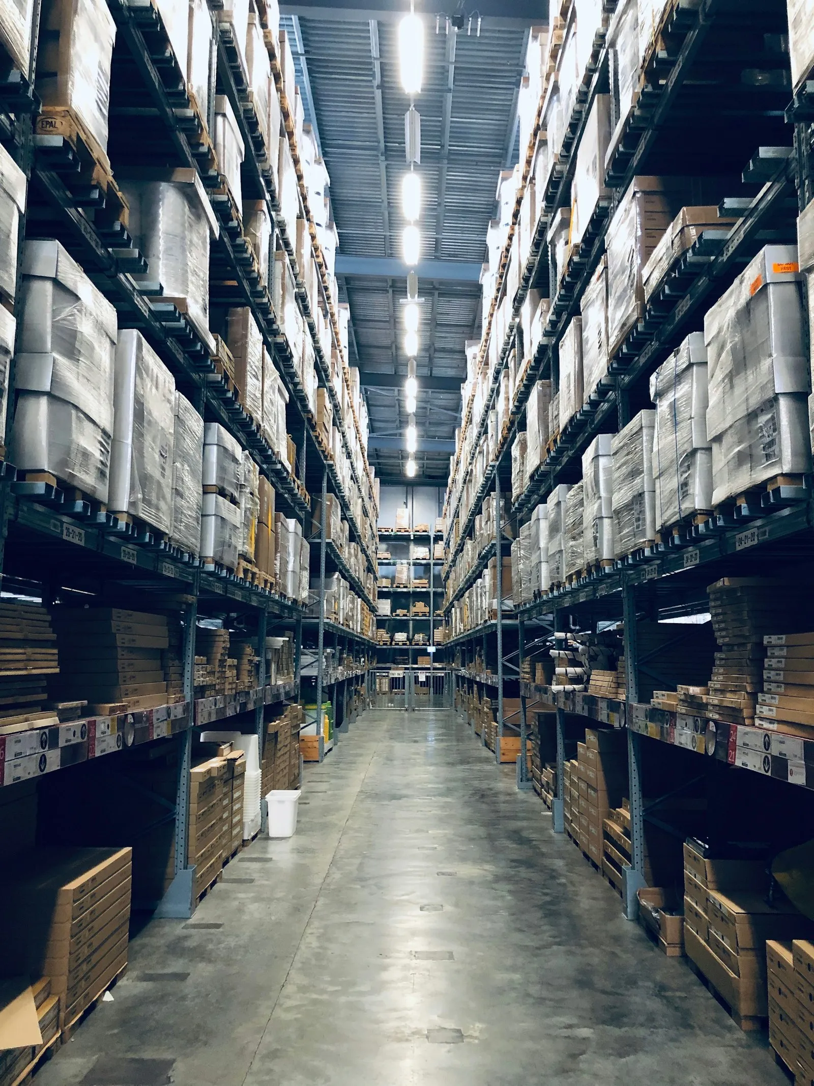 Conteo de inventario físico en almacén